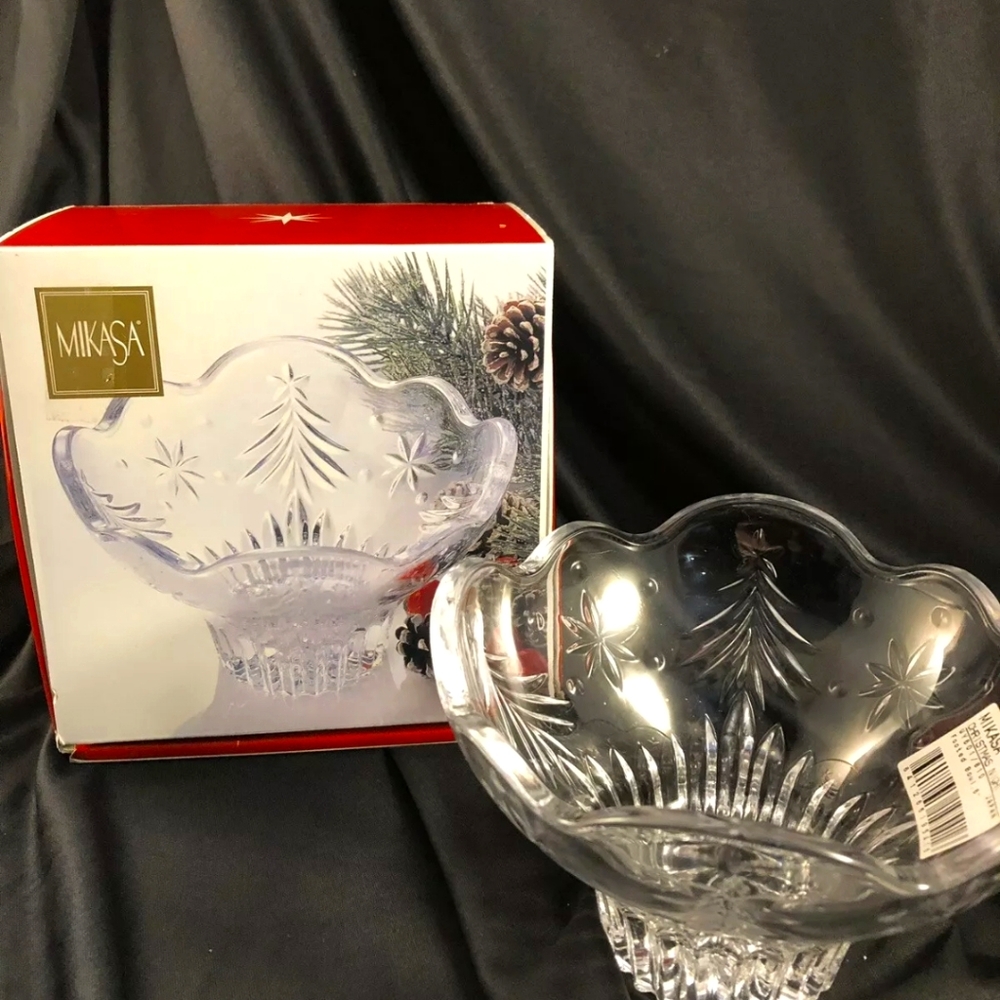 Mikasa Christmas Night Footed bowl .